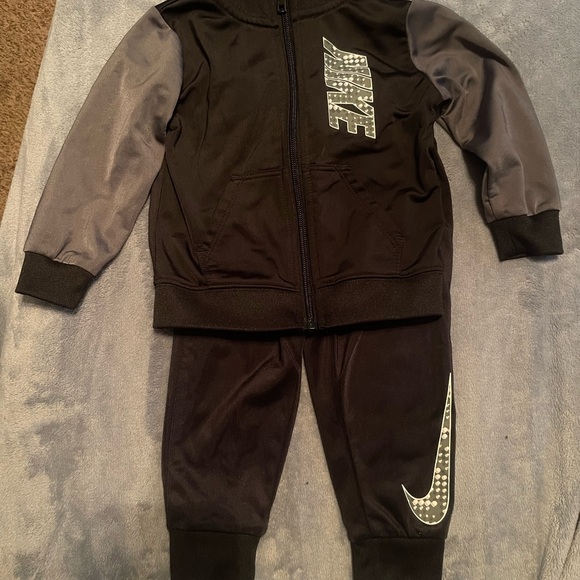 Nike Black and Gray Kids Tracksuit - Picture 1 of 2